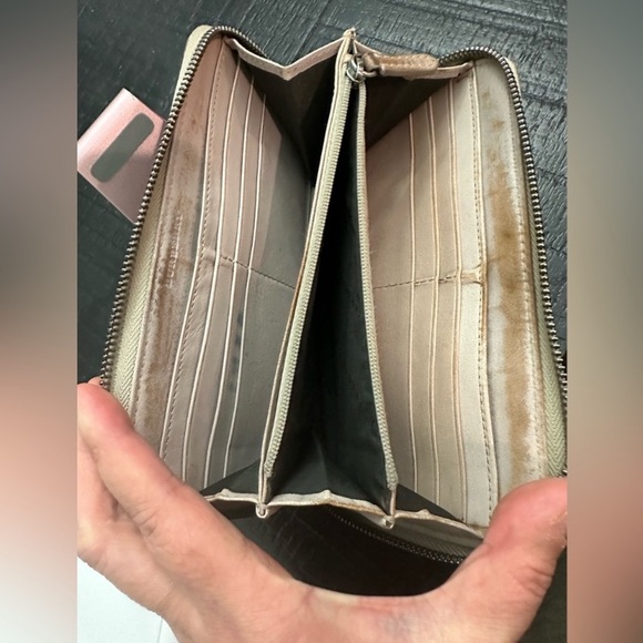 Burberry zip around wallet - Picture 6 of 10